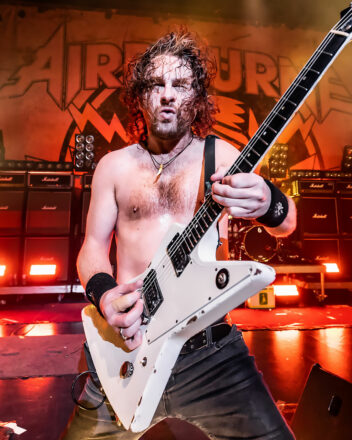 Airbourne - Cirque Royal - 2022 - Joel O'Keeffe